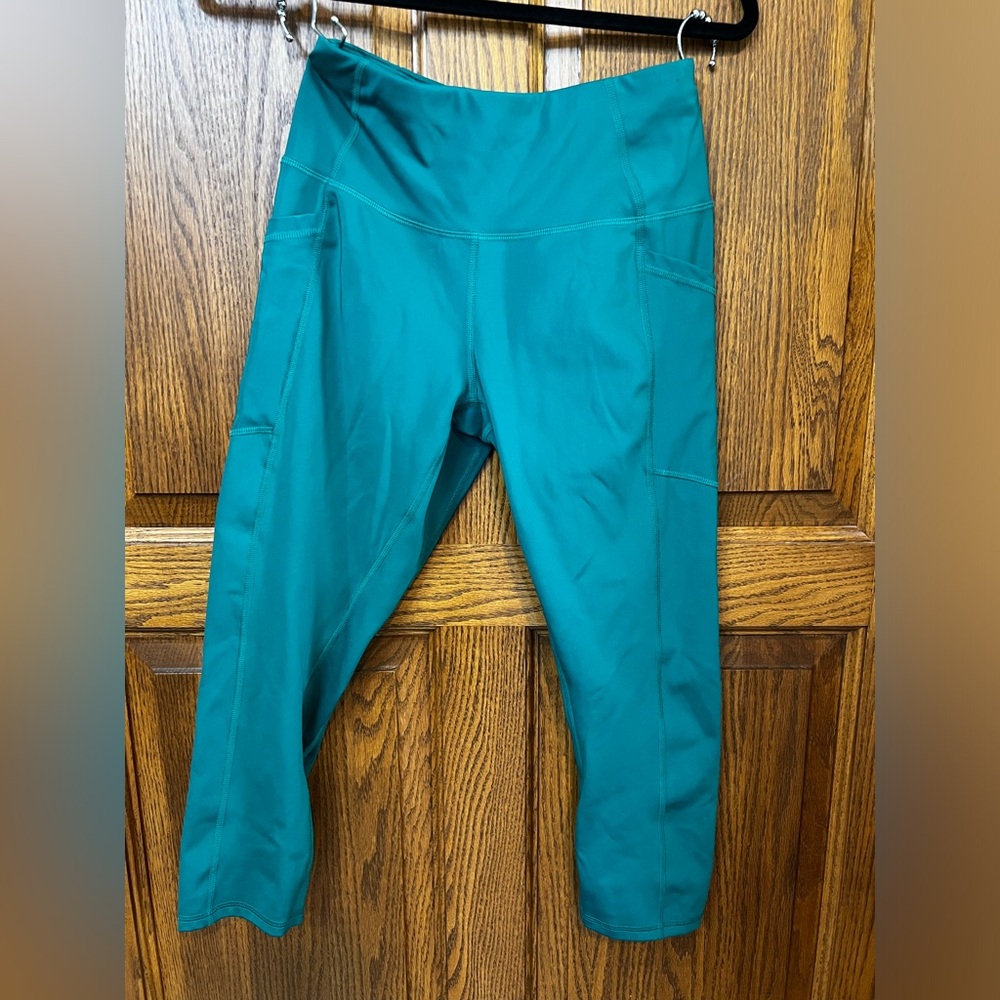 Women’s small S green crop leggings pockets